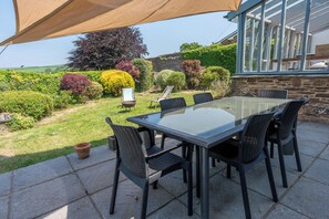 Outdoor dining - Family hideaway in area of outstanding natural beauty. W/hot tub. Kids favourite (Diptford)