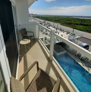 Caja de seguridad en la habitación y cortinas blackout
