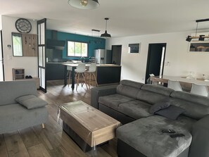 Télévision, chaîne hi-fi