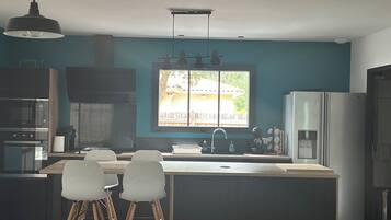 KylskÄp, mikrovÄgsugn, ugn och spishÀll