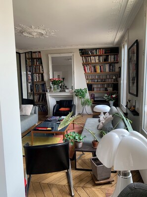 Interior - 2 Bedroom Apartment in Paris (Paris)