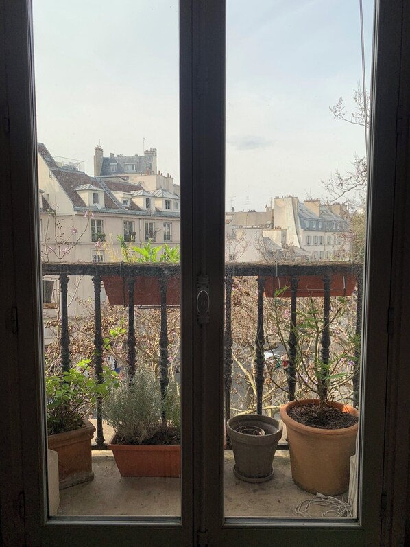 Interior - 2 Bedroom Apartment in Paris (Paris)