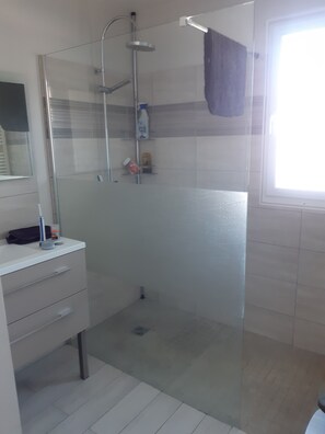 Towels, toilet paper