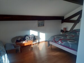 4 bedrooms, iron/ironing board, free WiFi, bed sheets - Spacious house in the heart of the Vosges perfect for peace and relaxation. (Vecoux)