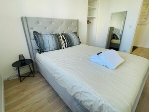 4 bedrooms, iron/ironing board, WiFi, bed sheets