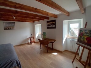4 bedrooms - Vieux Corps de Ferme Rénovée à 5 min de la Plage et de la Forêt ! (Plogoff)