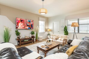 Smart TV, tavolo da calcetto, tavolo da ping pong