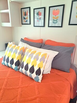 2 bedrooms, desk, iron/ironing board, travel cot