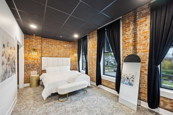 8 bedrooms, desk, iron/ironing board, free WiFi
