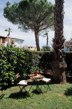 Outdoor dining - Vrbo Property (Pisticci)