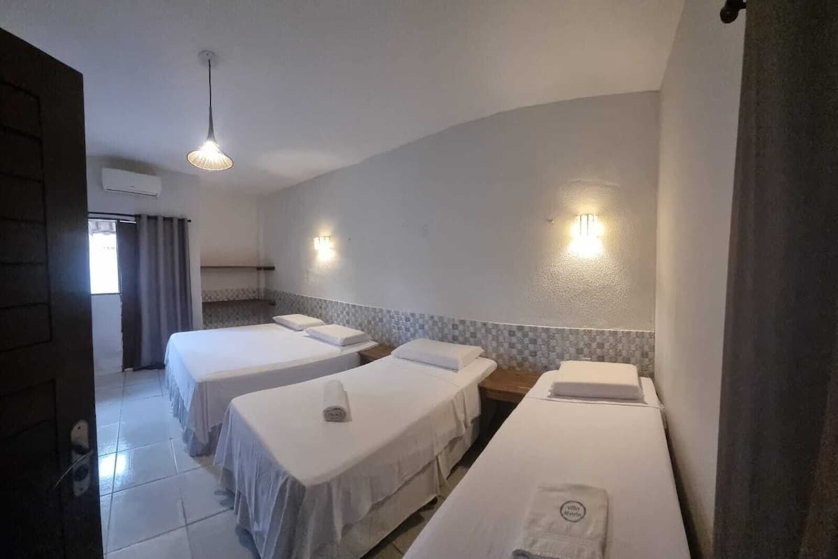 Kamar Quadruple Standar | Tirai kedap cahaya, Wi-Fi gratis, dan seprai linen