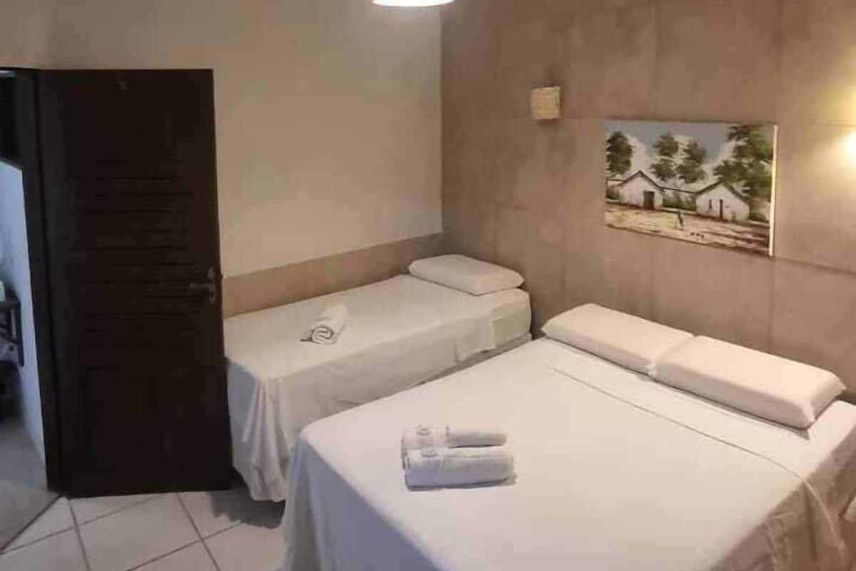 Kamar Triple Standar | Tirai kedap cahaya, Wi-Fi gratis, dan seprai linen