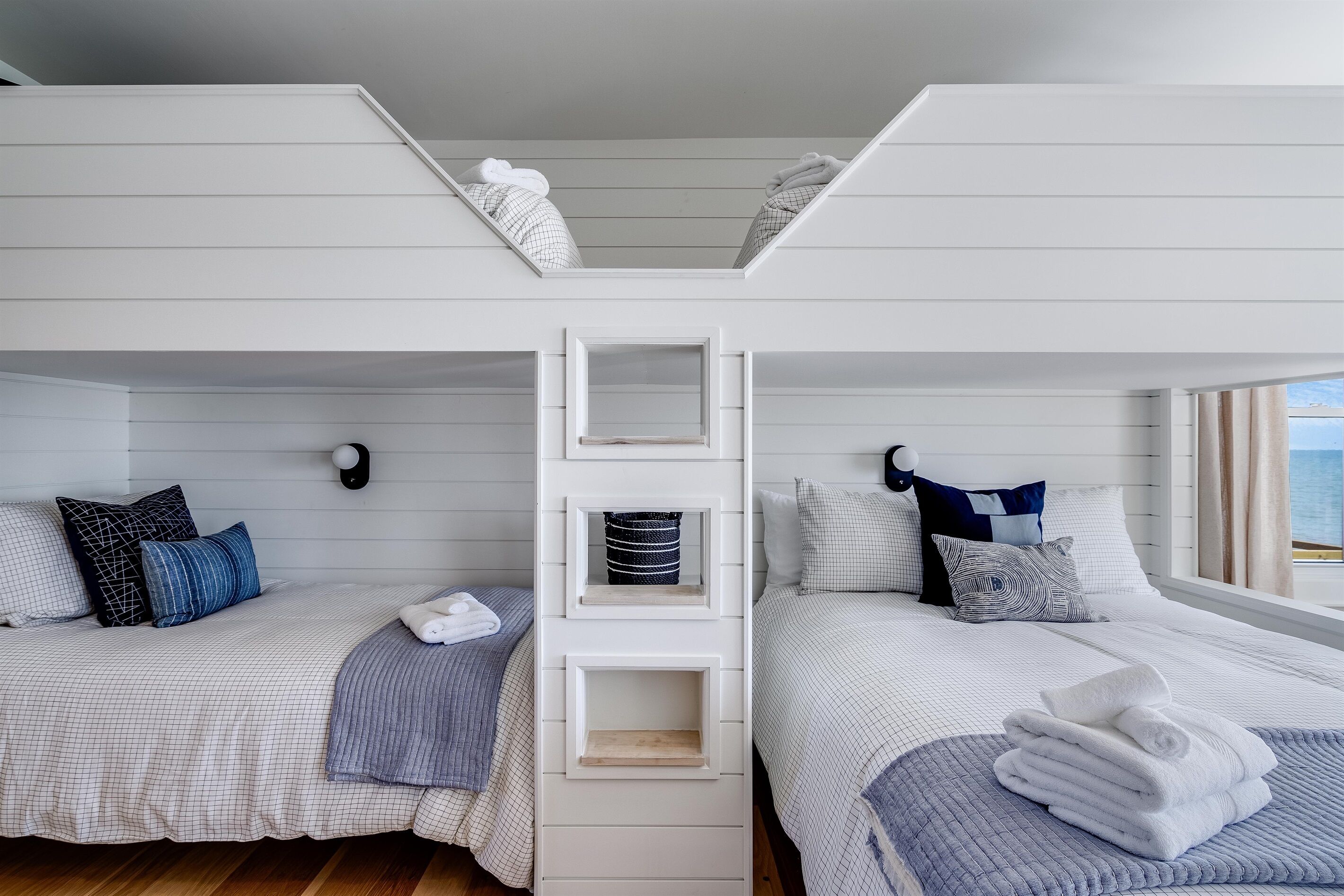 4 bedrooms, desk, iron/ironing board, free WiFi