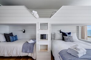 4 Schlafzimmer, Schreibtisch, Bügeleisen/Bügelbrett, kostenloses WLAN