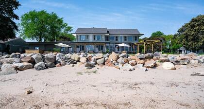 The North Shore Beach House - Your Luxury Waterfront Retreat!