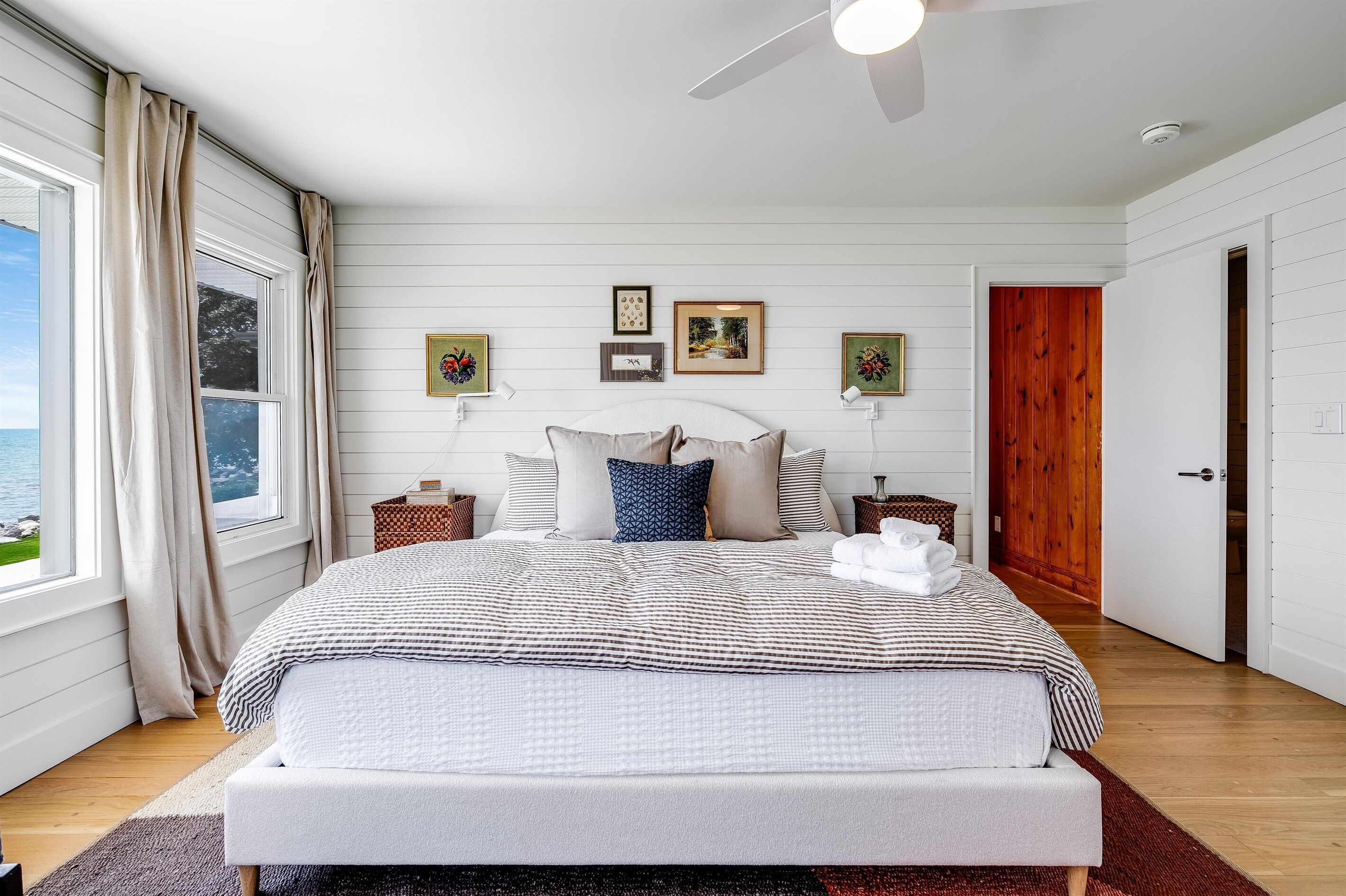 4 室のベッドルーム、デスク、アイロン / アイロン台、WiFi (無料)