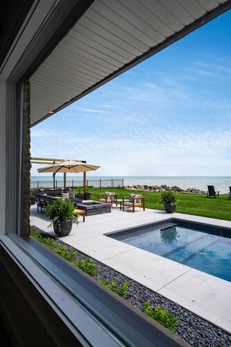 Northshore Beach Estate Salt water pool & Hot Tub