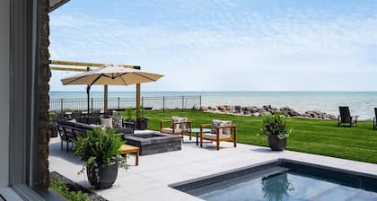 Northshore Beach Estate Salt water pool & Hot Tub