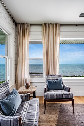 Northshore Beach Estate Salt water pool & Hot Tub