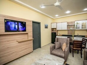 Executive Suite, 1 Bedroom | Living area