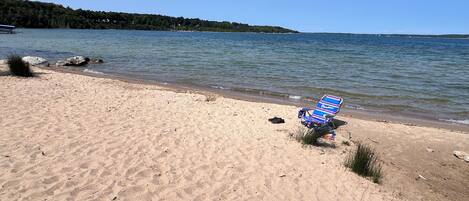 Beach nearby, sun-loungers, beach towels