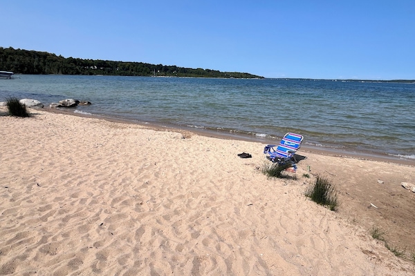Beach nearby, sun-loungers, beach towels
