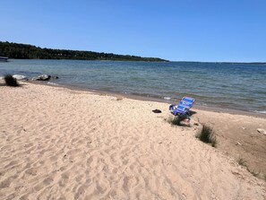 Beach nearby, sun loungers, beach towels - Ironton Stone Cottage, walk to Lake Charlevoix beach. (Charlevoix)