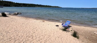Ironton Stone Cottage, walk to Lake Charlevoix beach.