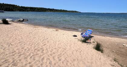 Ironton Stone Cottage, walk to Lake Charlevoix beach.