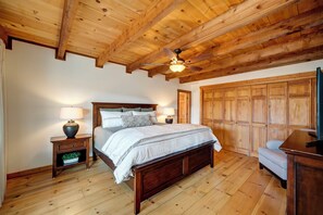 4 bedrooms, iron/ironing board, free WiFi, bed sheets