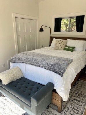 1 bedroom, desk, iron/ironing board, WiFi