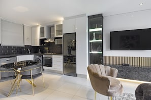 Luxury Apartment, 2 Bedrooms, Non Smoking, City View | Private kitchen