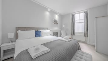 2 bedrooms, desk, iron/ironing board, travel cot