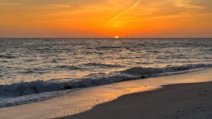 På stranden