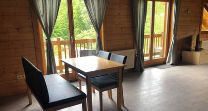 Idyllisches Ferienhaus mit Gatensitzplatz. Haustiere Willkommen!