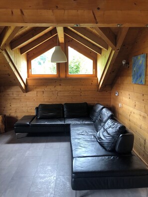 TV, ping pong, books - Idyllisches Ferienhaus mit Gatensitzplatz. Haustiere Willkommen! (Rheinland-Pfalz)