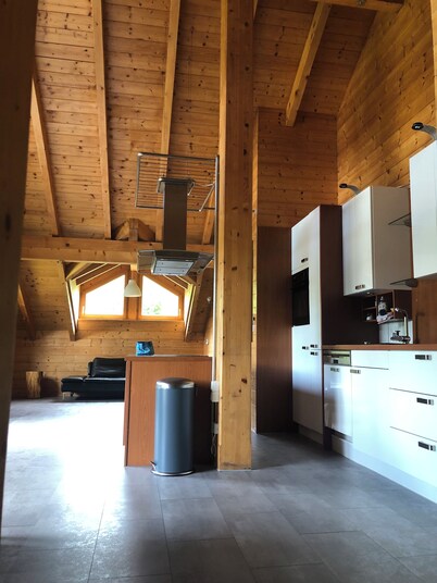 Idyllisches Ferienhaus mit Gatensitzplatz. Haustiere Willkommen!