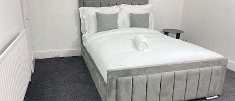 3 bedrooms, in-room safe, desk, iron/ironing board