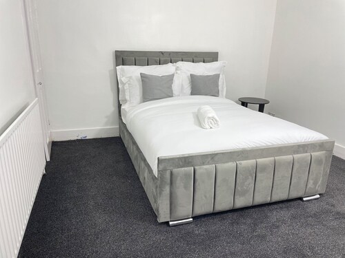 Chatham cosy 3 bedroom with free WiFi & parking 