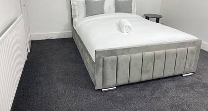 Chatham cosy 3 bedroom with free WiFi & parking