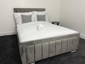 3 Schlafzimmer, Zimmersafe, Schreibtisch, Bügeleisen/Bügelbrett