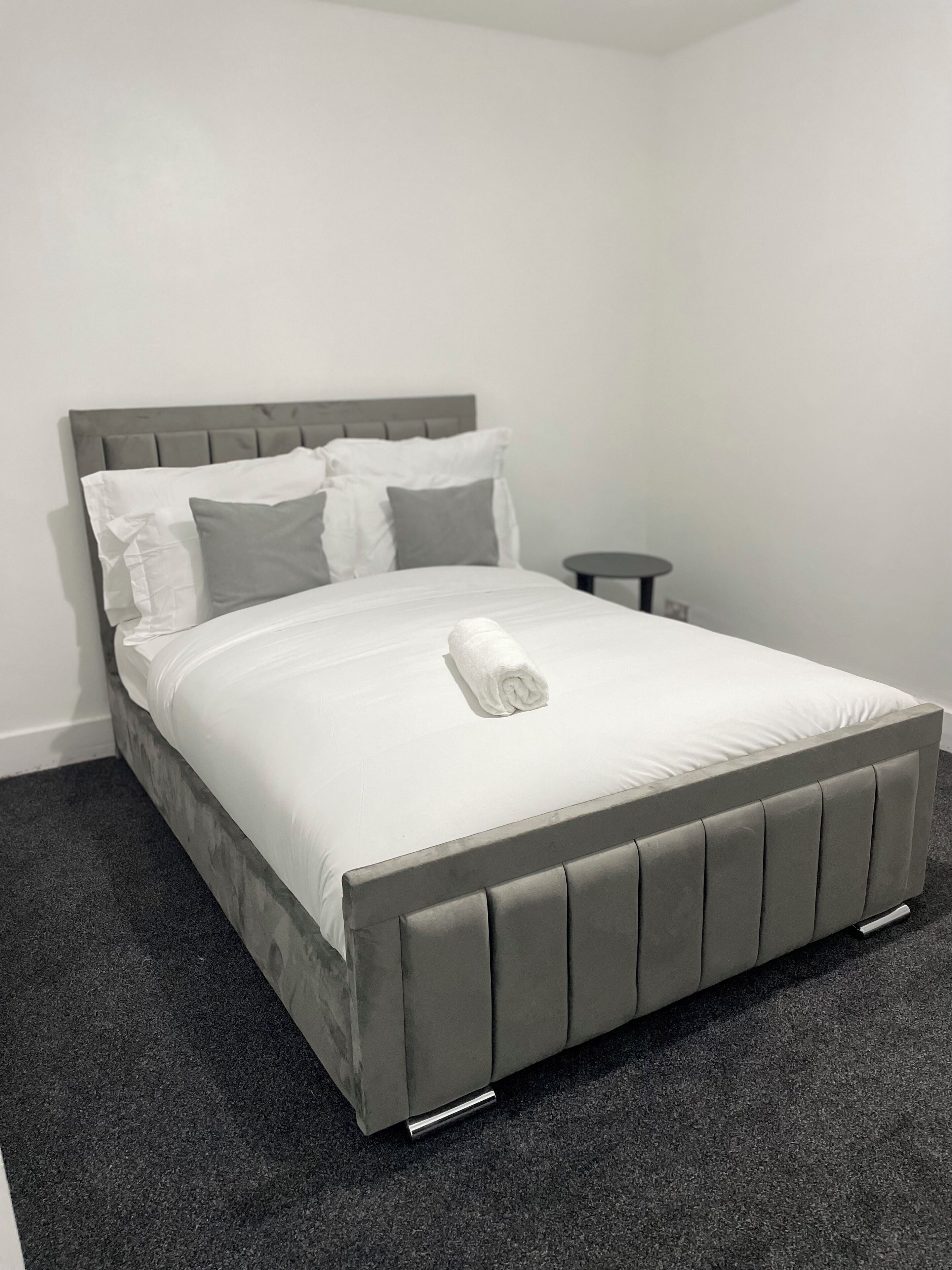 3 chambres, coffres-forts dans les chambres, bureau