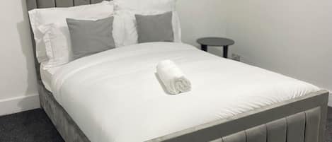 3 chambres, coffres-forts dans les chambres, bureau