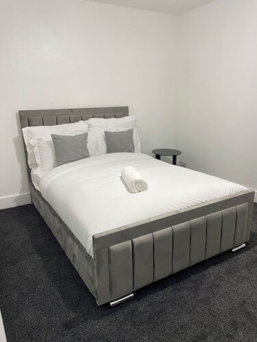 Chatham cosy 3 bedroom with free WiFi & parking 