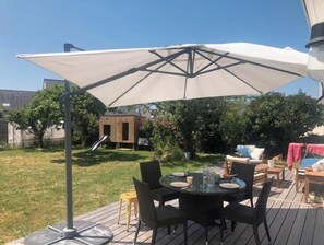 Outdoor dining - Notre Maison Près de la Plage de Locmiquel (Baden)