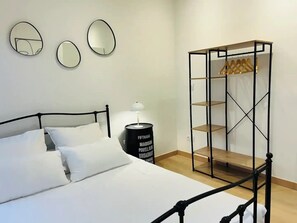1 bedroom, travel crib, WiFi, bed sheets - Proche de Toutes Commodités (Charbonnières-les-Bains)