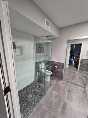 Shower, hair dryer, towels, soap - South Palm Springs Condo
Walk to Shopping and Restaurants 
30 day minimum stay
 (Palm Springs)