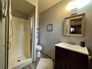 Shower, hair dryer, soap, shampoo - Cozy Brook North Cottage @ Ephraim Beach on Ephraim Village Cottages Resort (Ephraim)