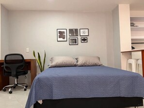 4 bedrooms, iron/ironing board, WiFi, bed sheets
