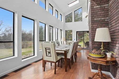 Summit Sanctuary: EV Ready Mountain Views